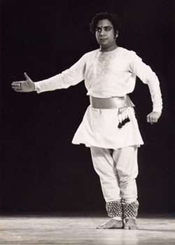 Birju Maharaj, Carnegie Hall, February 1974, photographer Thomas Haar Birju Maharaj, Carnegie Hall, February 1974, photographer Thomas Haar